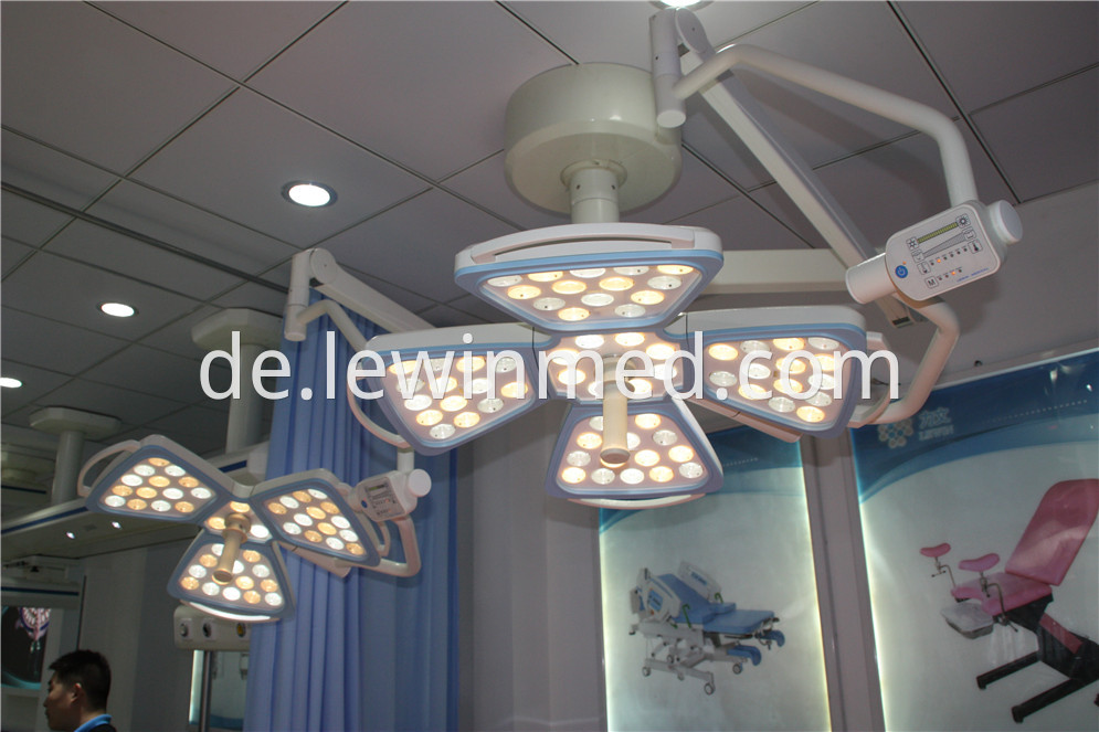 Dual arm ceiling Shadowless Lamp 1